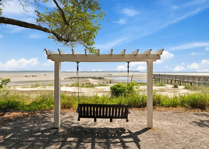 Peaceful Treetop Condo - 2Br/2Ba